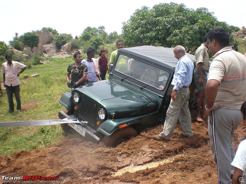 Of Jeep's, Gypsy, Landy and a L&T Komatsu - OTR/Recee (Off Kanakpura) - 11Jul2010-wolf-stuck1.jpg