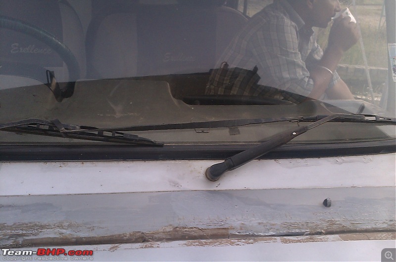 Thar CRDe: Wiper hitting the Windshield Rubber Moulding-wiper-tie.jpg