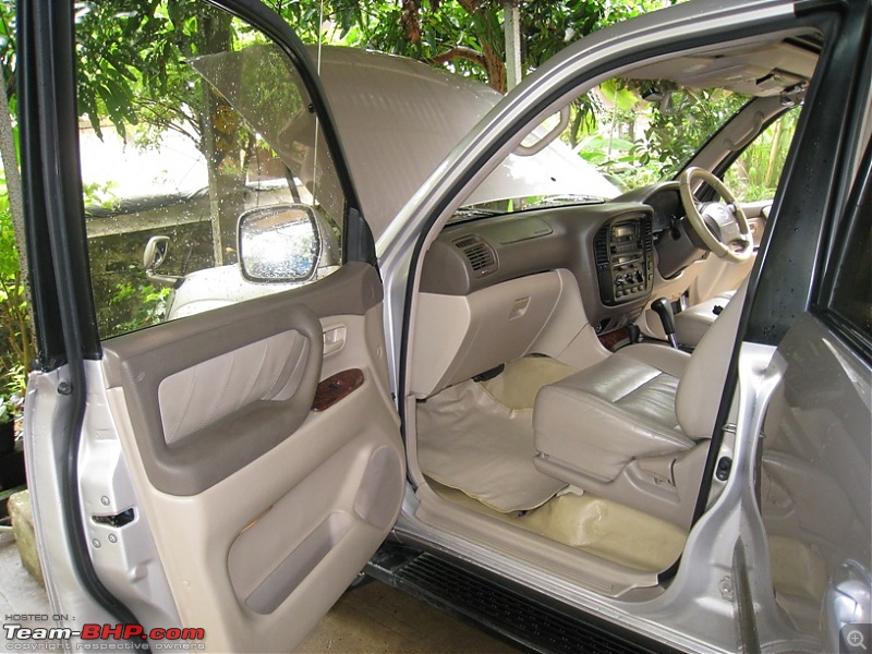 Toyota Landcruiser 100 Series HDJ100-lcint07.jpg