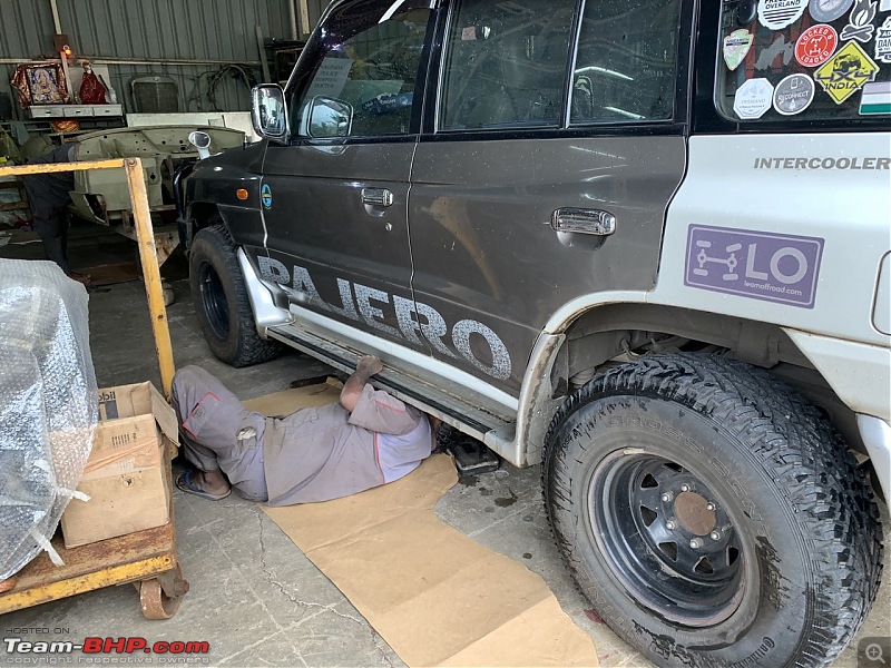 Mitsubishi Pajero SFX - Project Overland Conversion-01-removing.jpg