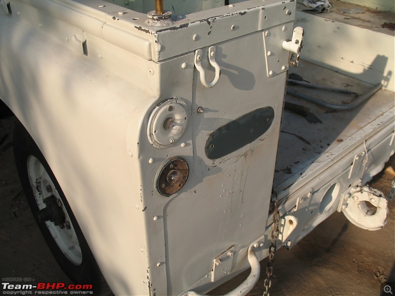 Looking for Land Rover Series 1, 2 or 3-original-lights-paint-under-logoweb.jpg