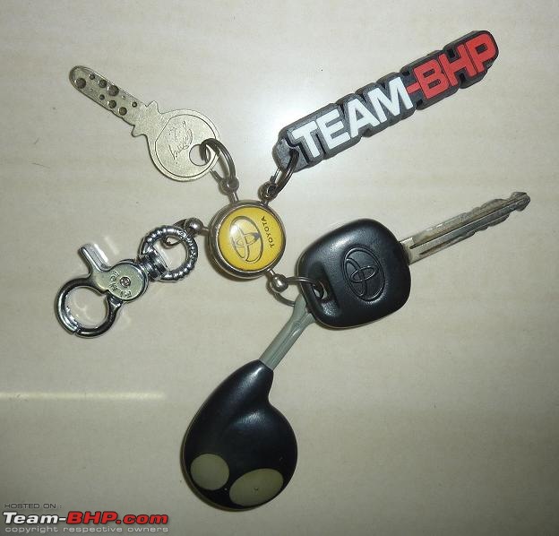 Team-BHP KEYCHAINS are here! Update: 'Got BHP?' design & mixed set added...-p1150649.jpg