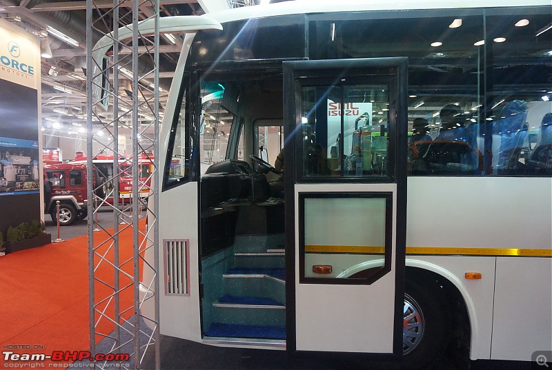 SML Isuzu @ The Bus & Special Vehicle Show, 2015-image00074.jpg