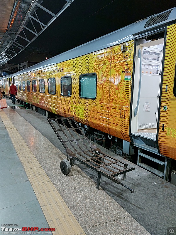 Mumbai Rajdhani Express | Experiencing the King of Western Railway in the Tejas Avatar-tejasrajdhani_brc2.jpg
