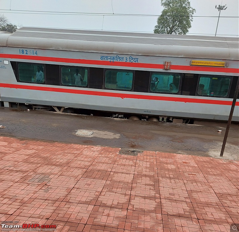 Mumbai Rajdhani Express | Experiencing the King of Western Railway in the Tejas Avatar-3accoach_diffcolourtheme.jpg