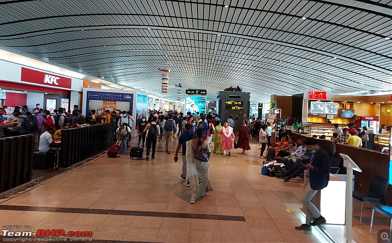 Airport Experiences | Small airport (Tiruchirappalli) vs Larger one (Hyderabad)-hyd_dep_airbridgelevel2.jpg