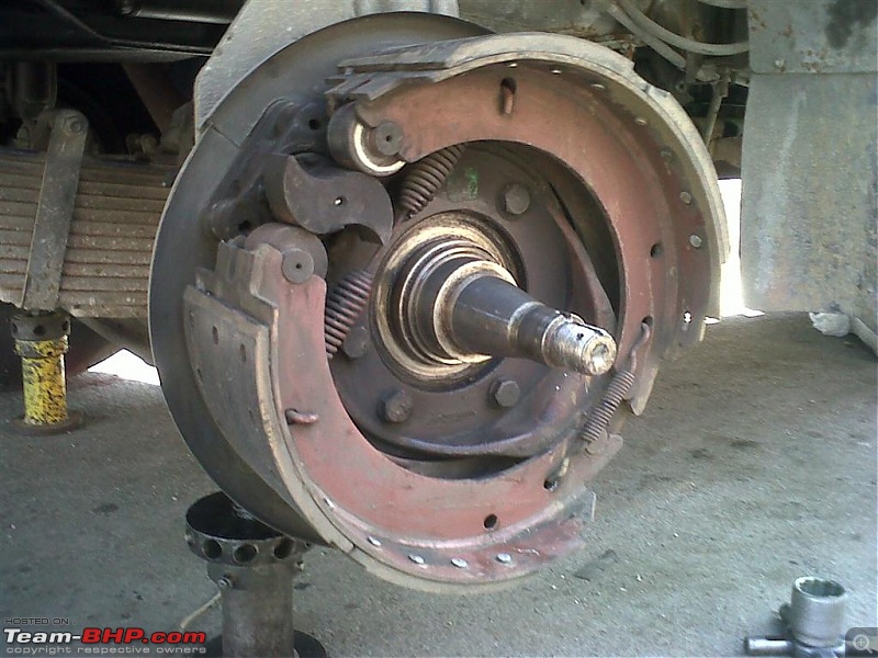 TATA 2515 front wheel service.-7-brake-shoe.jpg