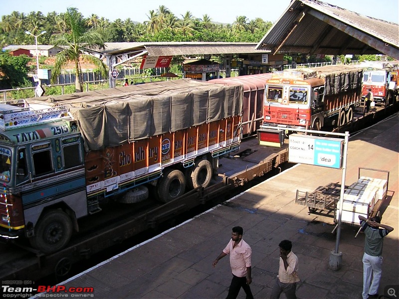 Trucks on a Train-roro3.jpg