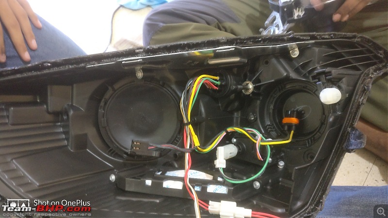 DIY Install: Hyundai Creta Bi-Xenon Projectors. Morimoto Mini D2S 4.0 Stage III-13.-oe-projector-removed.jpg