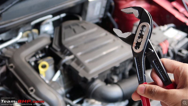 DIY : VW Polo Engine Air Filter Service-hose-pliers.png