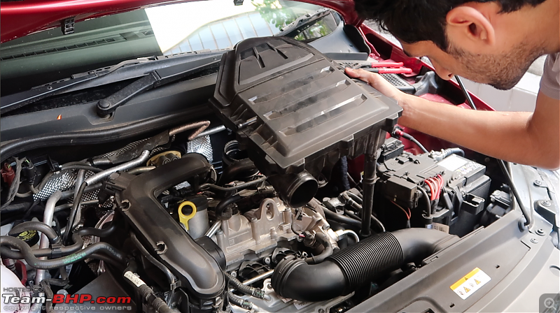 DIY : VW Polo Engine Air Filter Service-lifting-air-box-upwards.png