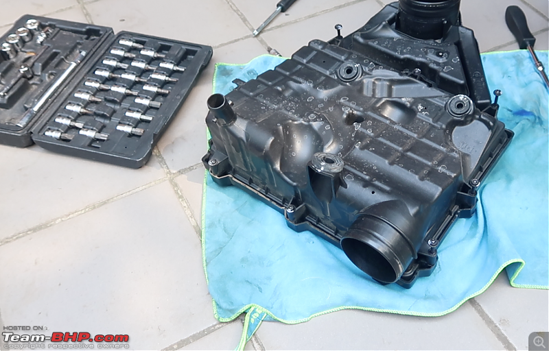DIY : VW Polo Engine Air Filter Service-cloth-under-airbox.png