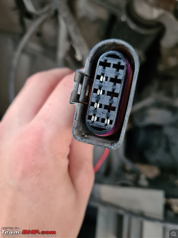 DIY: HID Bi-Xenon projector foglamps in our EcoSport-5-pin-connector.jpg