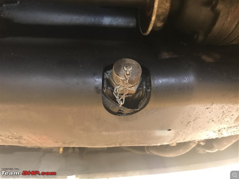 Using the Bochum Plug for draining engine oil-outsideclosed.jpg