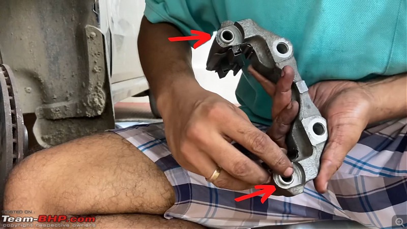 VW Polo DIY: Servicing the front brakes (FN 3 brake system)-11.jpg