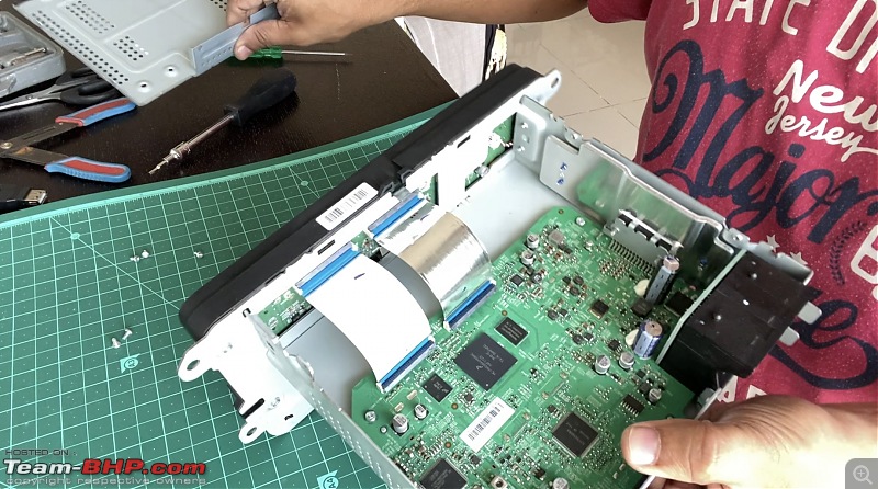 DIY: RCD 330, 340 head units - Adding a rear USB cable-top-plate-removed.jpg