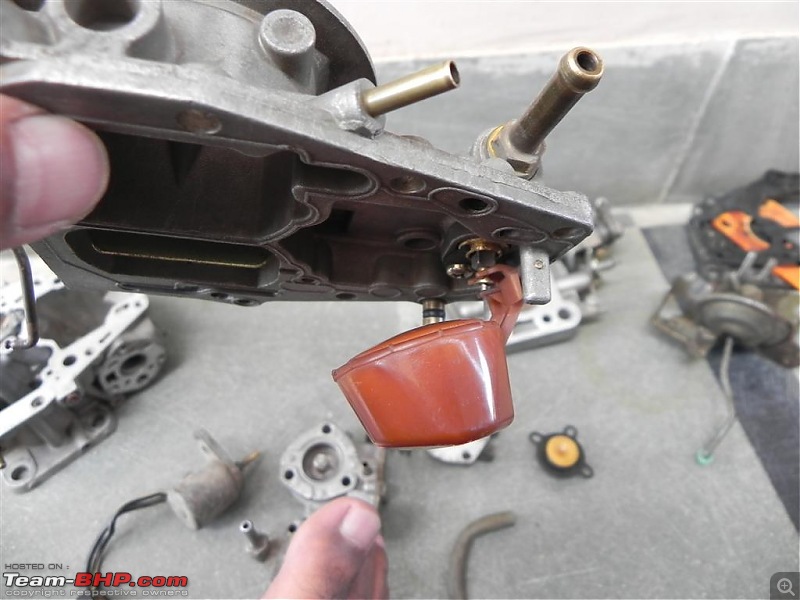 DIY : Great way to use a Sunday Part I - Carb Cleaning of Maruti 800-4-float-chamber1.jpg