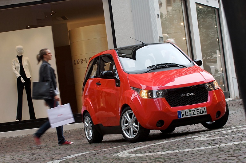 Gen II Reva NXR revealed EDIT : Launching at Frankfurt Motor Show 2009-reva_nxr_shopping.jpg