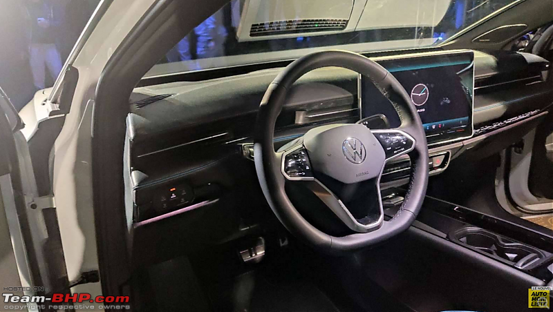 Production-ready Volkswagen ID.7 electric sedan spied ahead of global debut in Q2 2023-3.png