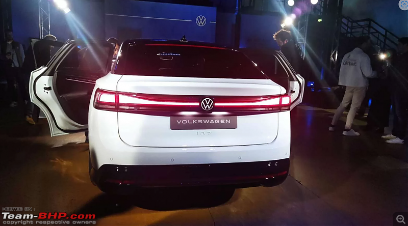 Production-ready Volkswagen ID.7 electric sedan spied ahead of global debut in Q2 2023-1.png