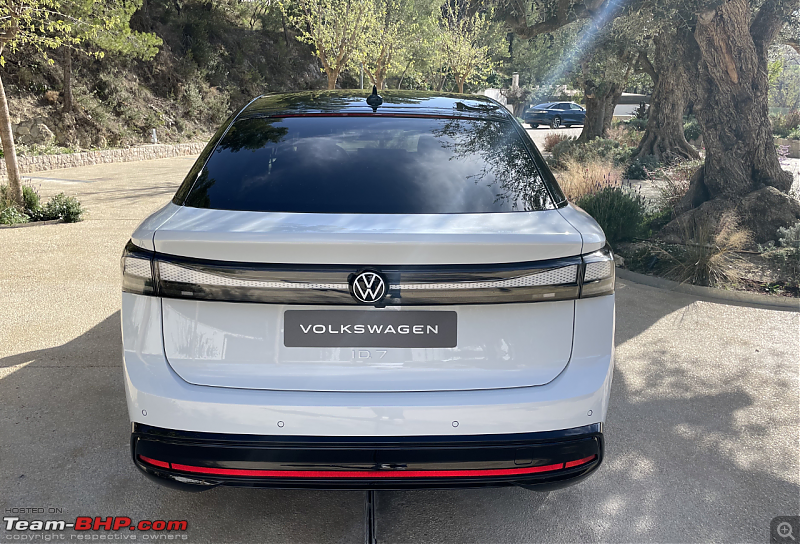 Production-ready Volkswagen ID.7 electric sedan spied ahead of global debut in Q2 2023-2.png