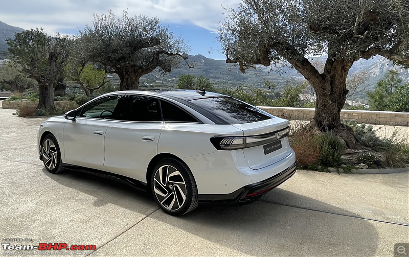 Production-ready Volkswagen ID.7 electric sedan spied ahead of global debut in Q2 2023-1.png
