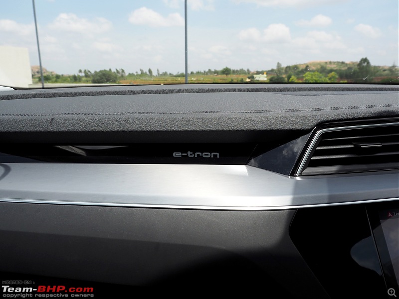 Audi Q8 e-tron Review-2023_audi_q8_etron_23.jpg