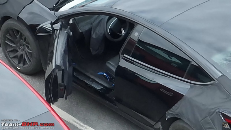Tesla Model 3 Refresh, now unveiled-leakedphotosshowthe2024teslamodel3hoursbeforetheallegedofficialintroduction_7.jpg