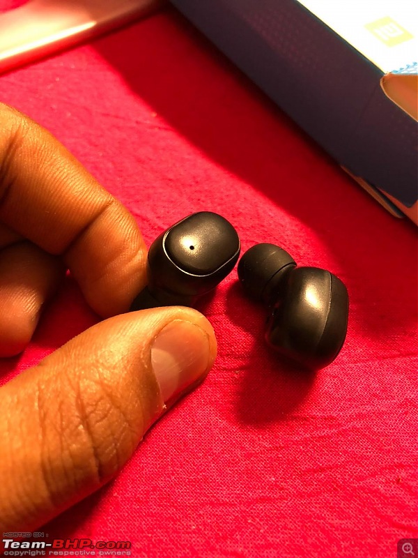 Bluetooth Headphones and Earpods-5de9287554ce47e38ce9fe86b5972eef.jpg