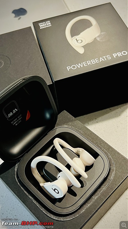 Bluetooth Headphones and Earpods-img_1981.jpg