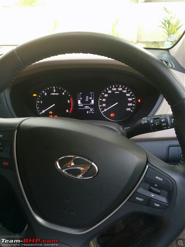 Honda Jazz vs Hyundai Elite i20-steering_elite.jpg