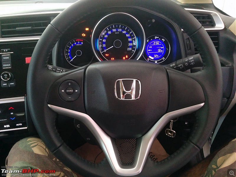 Honda Jazz vs Hyundai Elite i20-steering_jazz.jpg