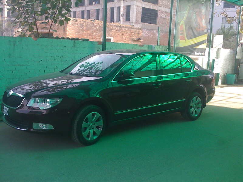 SCOOP : New Skoda Superb Caught testing in Bangalore. PICS on Pg. 2,5-img_0046.jpg