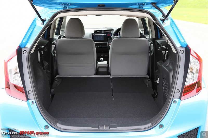 The 2015 Honda Jazz (3rd-gen)-2014hondafithybridinterior03.jpg