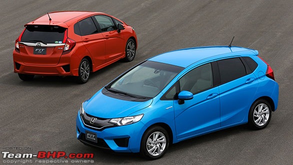 The 2015 Honda Jazz (3rd-gen)-hondafitrearfrontthreequarter.jpg