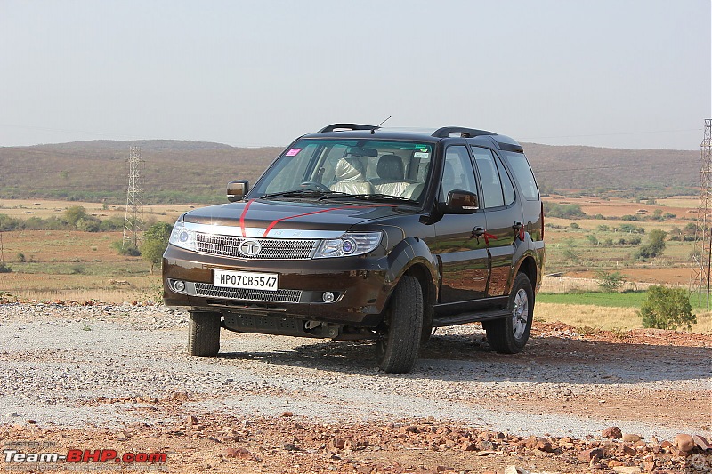 What happened to good looking cars?!-tata_safari_storme_by_soulsteer_from_gwalior_april_2013.jpg