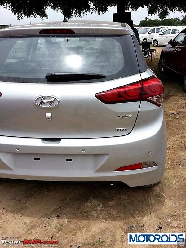 SCOOP Pics! 2014 Hyundai i20 spotted testing in India *UPDATE* Now launched @ 4.89L-2014hyundaii20rear.jpg.pagespeed.ce.ynnboplj6v.jpg