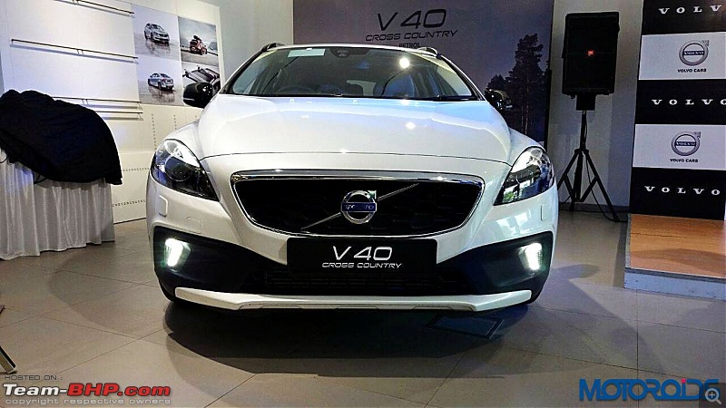 Volvo V40 Cross Country petrol launched at Rs. 27 Lakh (Ex-Mumbai)-volvov40p1.jpg