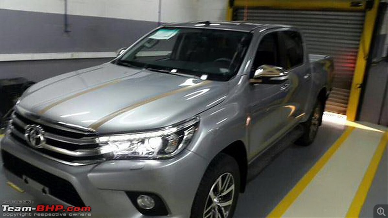 New Toyota Fortuner caught on test in Thailand-toyotahilux2015baru.jpg