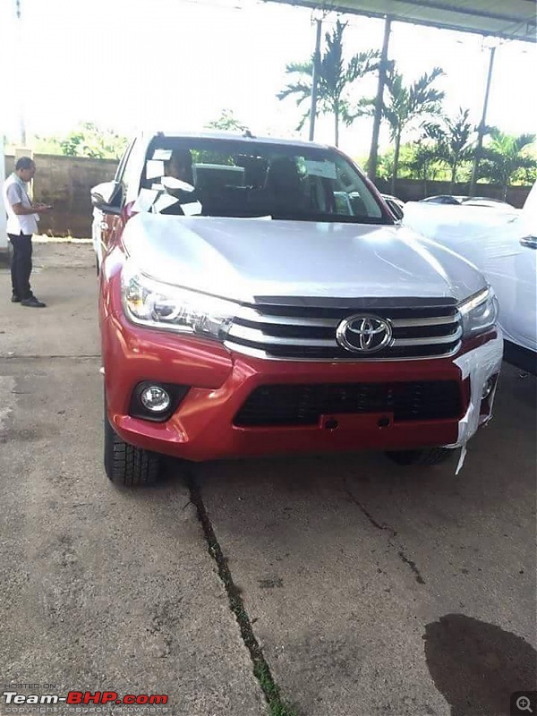 New Toyota Fortuner caught on test in Thailand-toyotahilux15.jpg