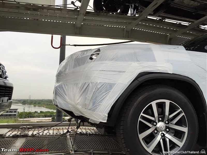 New Toyota Fortuner caught on test in Thailand-newfortuner201503.jpg