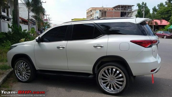 New Toyota Fortuner caught on test in Thailand-3.jpg