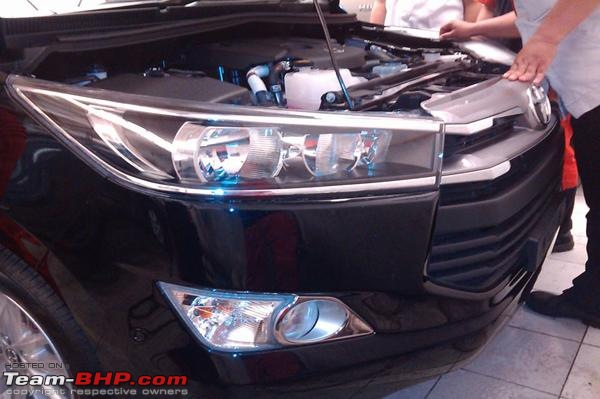 SCOOP! 2016 Toyota Innova spotted testing in Bangalore. More pics on page 7-2016toyotainnovaheadlightblacksnapped.jpg