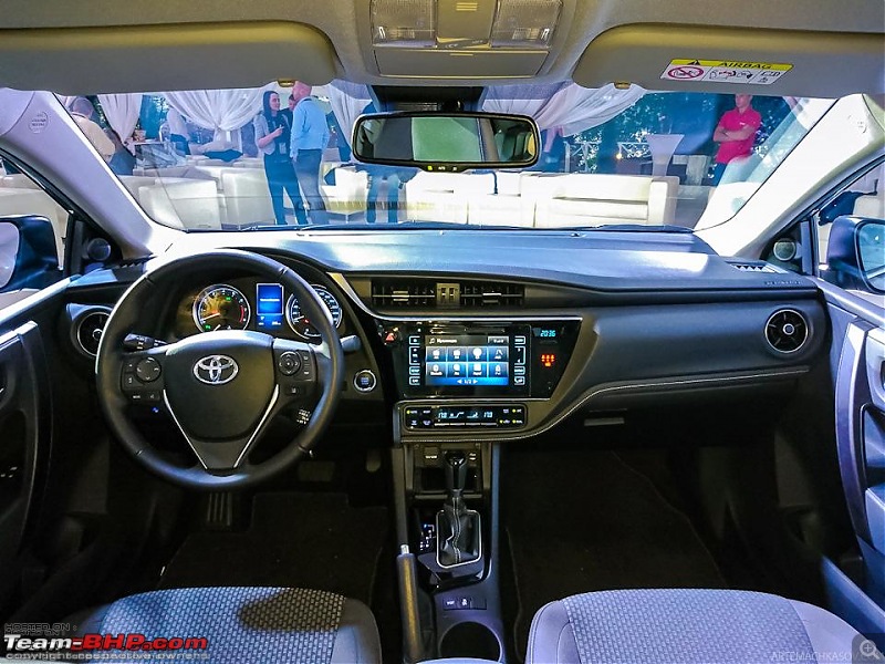 Toyota Corolla Altis Facelift. EDIT: Launched at Rs. 15.88 lakh-2016toyotacorollafaceliftdashboard.jpg