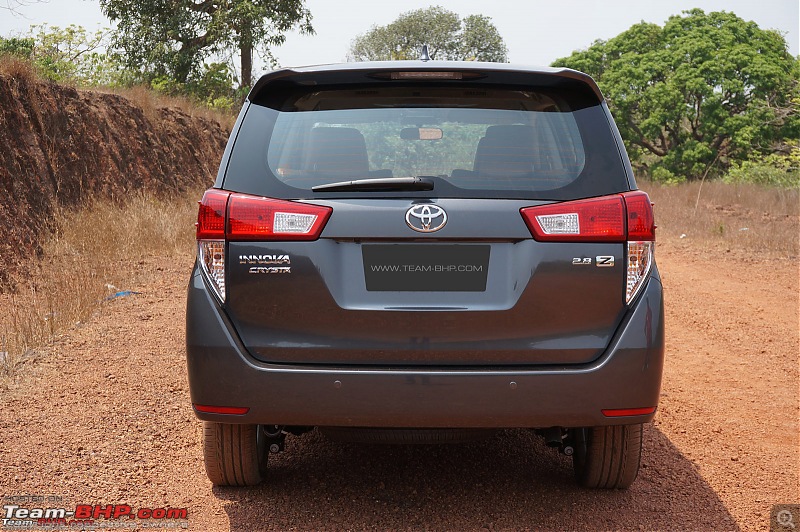 Tata Hexa @ Auto Expo 2016-toyotainnovacrysta03.jpg