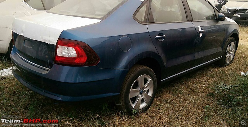 Skoda Rapid facelift caught testing. EDIT: Launched at Rs. 8.35 lakhs-14884689_1237008362988802_2061861349944678204_o.jpg