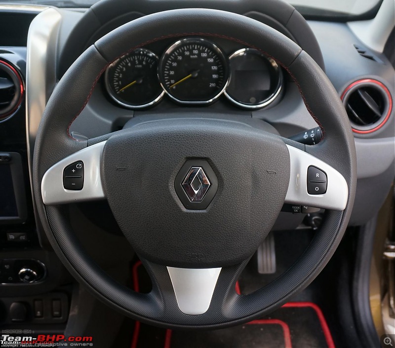 The best stock steering wheel among Indian cars-renaultdusterfacelift03.jpg