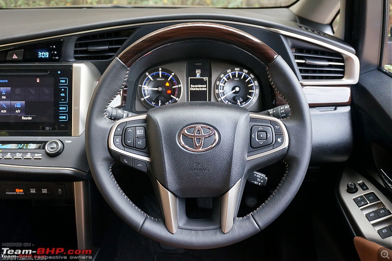 The best stock steering wheel among Indian cars-toyotainnovacrysta04.jpg