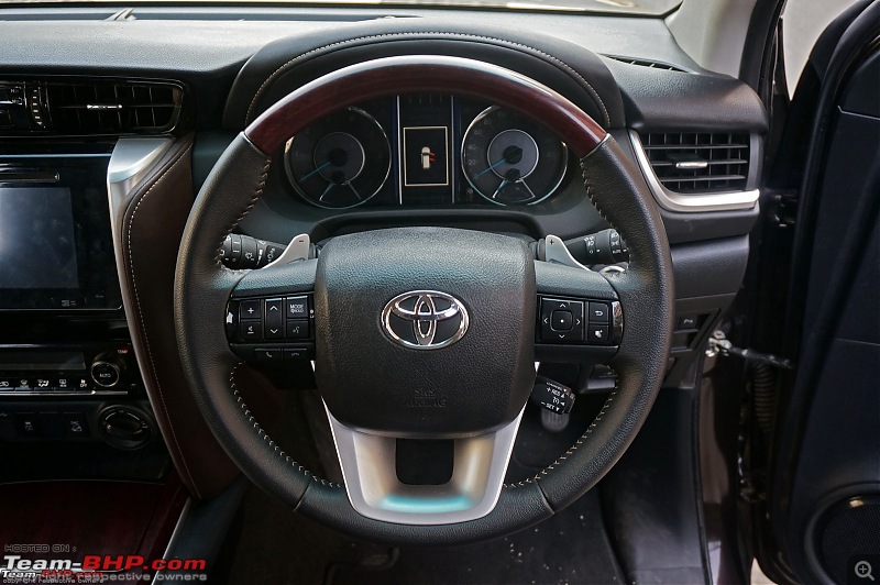 The best stock steering wheel among Indian cars-2016toyotafortuner05.jpg