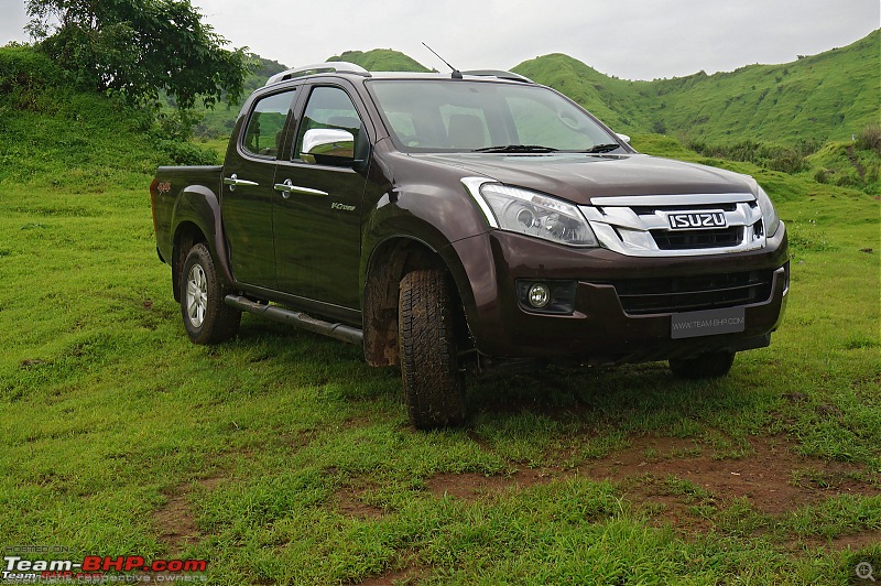 Scoop! Isuzu D-Max BS6 teaser live on website-isuzuvcross01.jpg